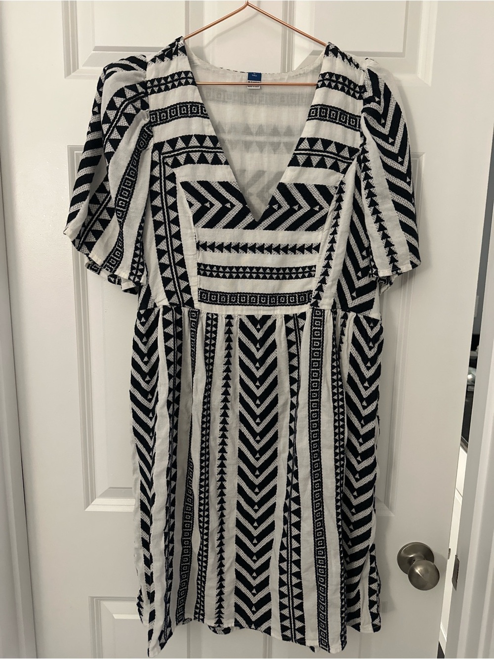 Old Navy Black and White Geometric V-Neck Midi Dress